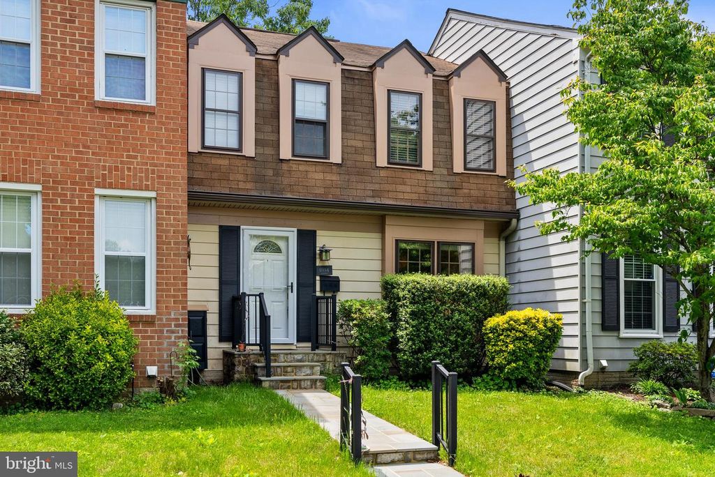 2114 LANG DR, Crofton, MD 21114