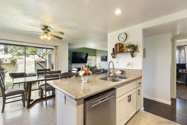 355 N Melrose Drive North E, Vista, CA 92083