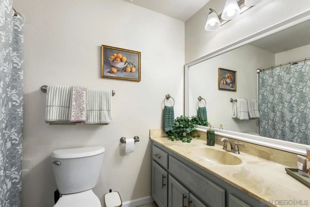 355 N Melrose Drive North E, Vista, CA 92083