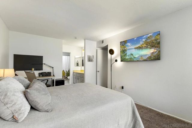 355 N Melrose Drive North E, Vista, CA 92083