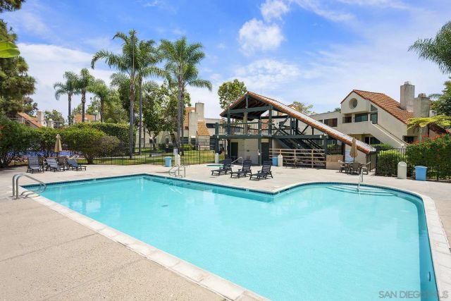 355 N Melrose Drive North E, Vista, CA 92083