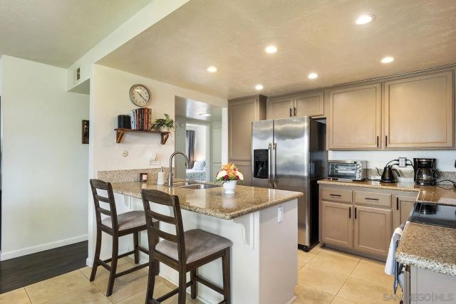 355 N Melrose Drive North E, Vista, CA 92083