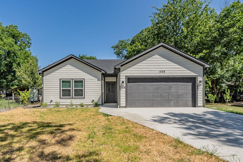 1508 W 12TH Avenue, Corsicana, TX 75110