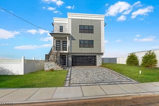 937 Worth Ave, Linden City, NJ 07036
