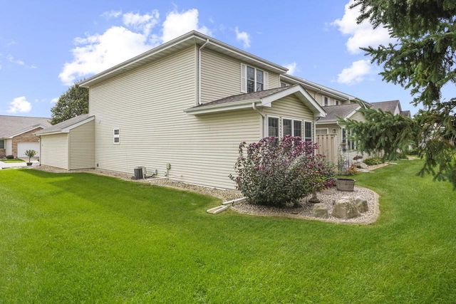 1048 Stonewood Crossing #1048, Sun Prairie, WI 53590