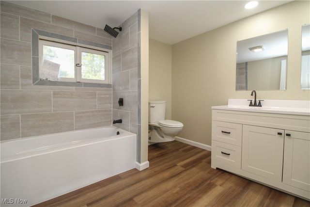 5256 Center Road, Lowellville, OH 44436