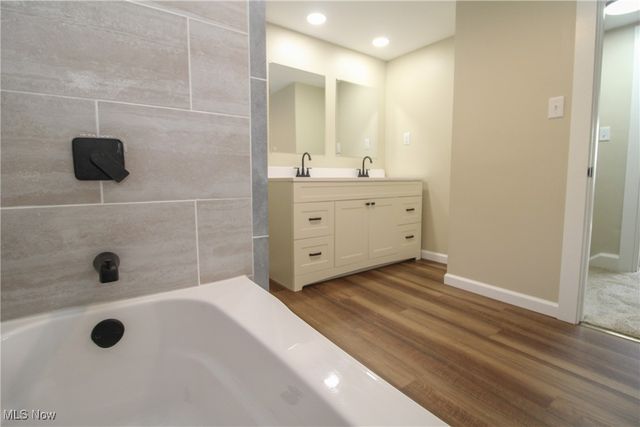 5256 Center Road, Lowellville, OH 44436