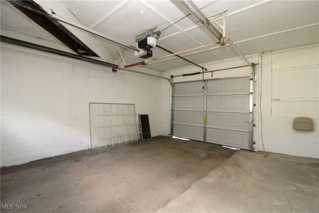 5256 Center Road, Lowellville, OH 44436