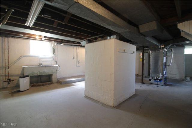 5256 Center Road, Lowellville, OH 44436