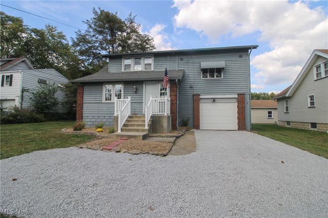 5256 Center Road, Lowellville, OH 44436