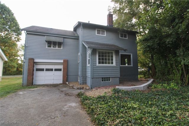 5256 Center Road, Lowellville, OH 44436