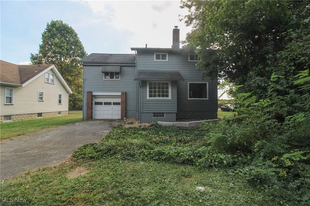 5256 Center Road, Lowellville, OH 44436