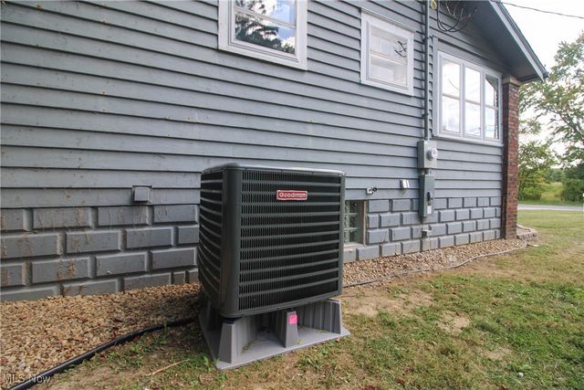 5256 Center Road, Lowellville, OH 44436