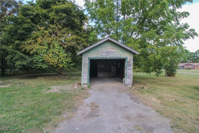 5256 Center Road, Lowellville, OH 44436