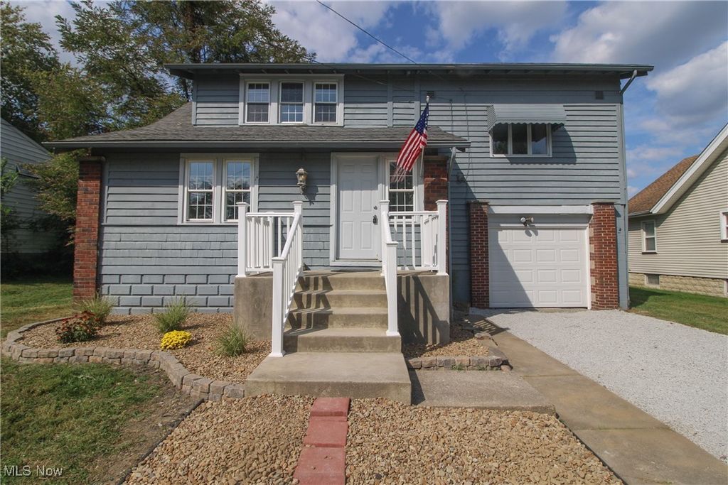 5256 Center Road, Lowellville, OH 44436