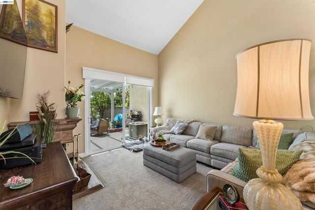 24448 Hampton Dr B, Santa Clarita, CA 91355