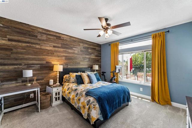 24448 Hampton Dr B, Santa Clarita, CA 91355