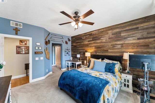 24448 Hampton Dr B, Santa Clarita, CA 91355