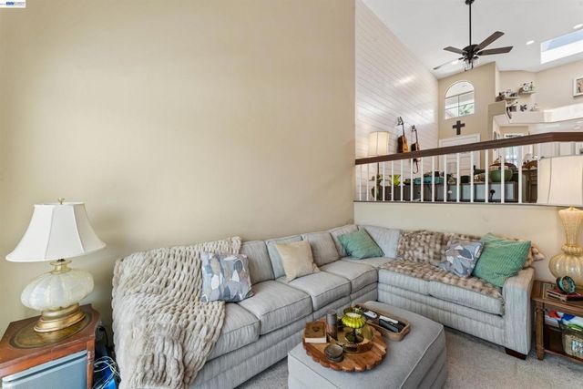 24448 Hampton Dr B, Santa Clarita, CA 91355
