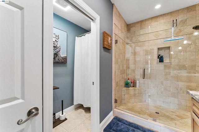 24448 Hampton Dr B, Santa Clarita, CA 91355