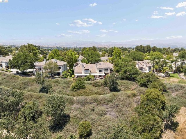 24448 Hampton Dr B, Santa Clarita, CA 91355