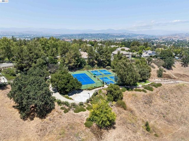 24448 Hampton Dr B, Santa Clarita, CA 91355