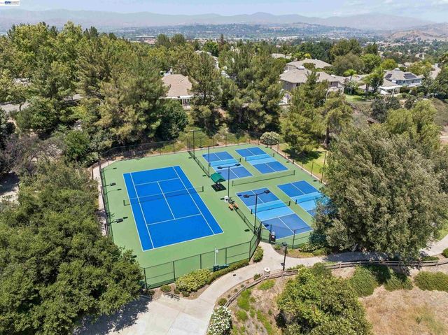 24448 Hampton Dr B, Santa Clarita, CA 91355