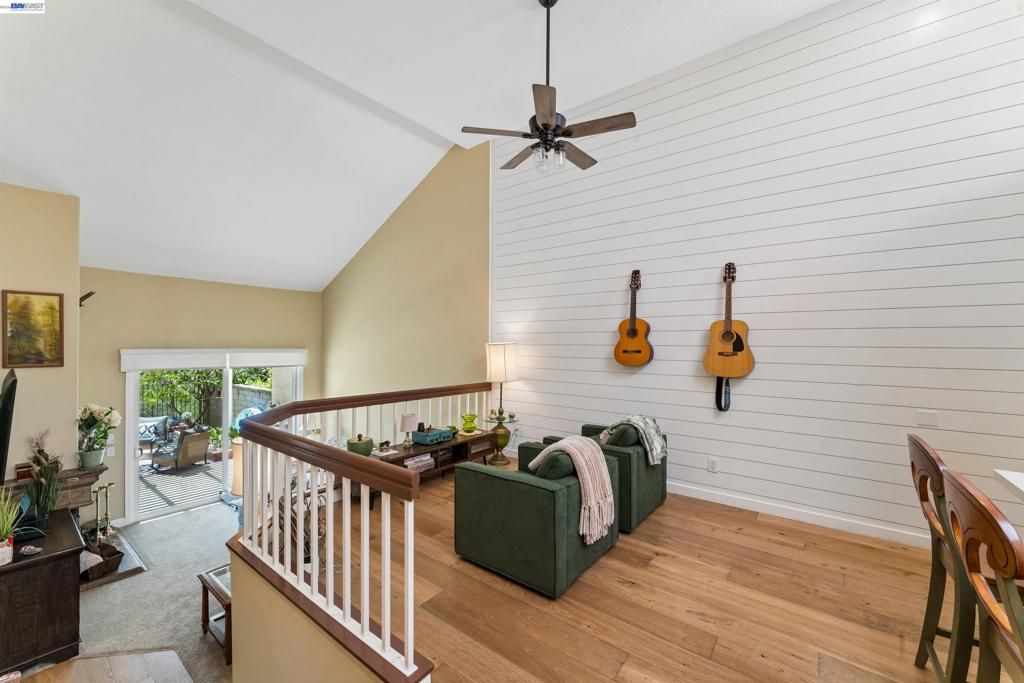 Image 10 of property listing at 24448 Hampton Dr B, Santa Clarita, CA 91355