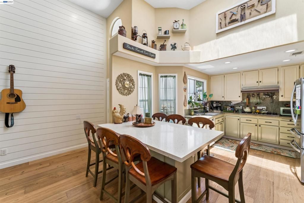 Image 12 of property listing at 24448 Hampton Dr B, Santa Clarita, CA 91355