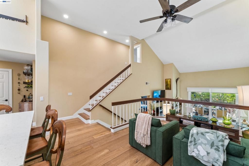 Image 13 of property listing at 24448 Hampton Dr B, Santa Clarita, CA 91355