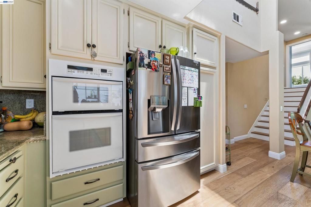 Image 16 of property listing at 24448 Hampton Dr B, Santa Clarita, CA 91355