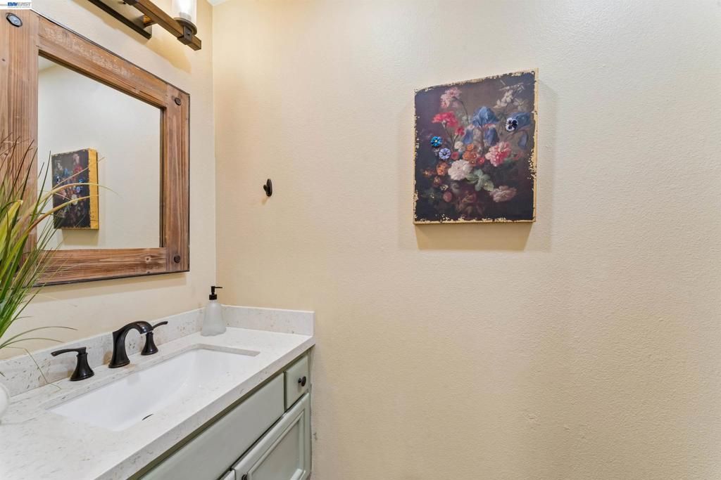 Image 19 of property listing at 24448 Hampton Dr B, Santa Clarita, CA 91355