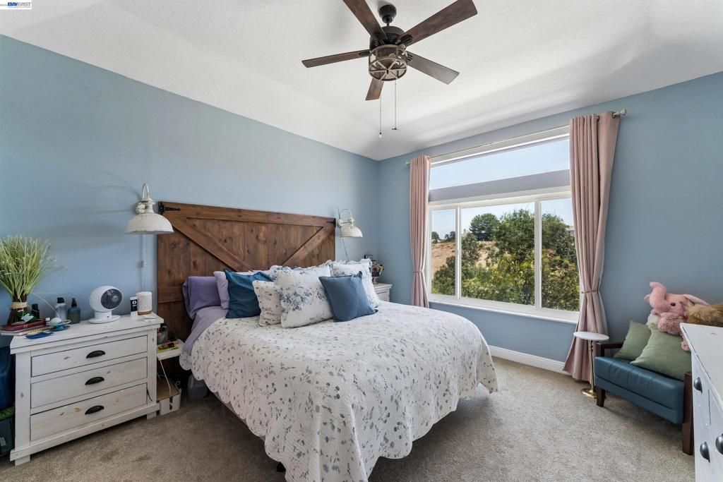 Image 20 of property listing at 24448 Hampton Dr B, Santa Clarita, CA 91355