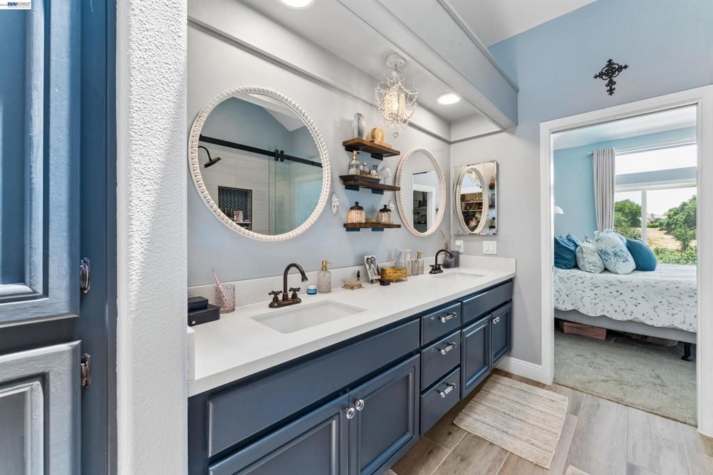 Image 23 of property listing at 24448 Hampton Dr B, Santa Clarita, CA 91355