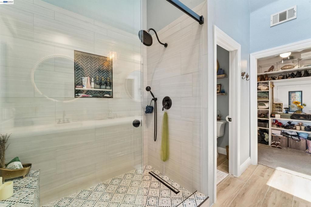 Image 25 of property listing at 24448 Hampton Dr B, Santa Clarita, CA 91355