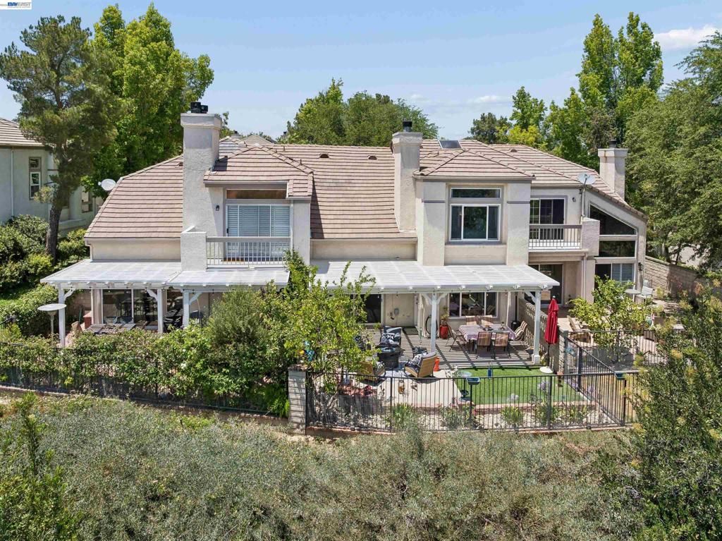 Image 3 of property listing at 24448 Hampton Dr B, Santa Clarita, CA 91355