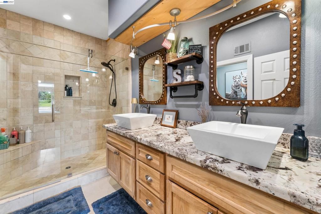 Image 31 of property listing at 24448 Hampton Dr B, Santa Clarita, CA 91355