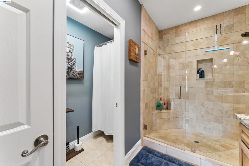 Image 32 of property listing at 24448 Hampton Dr B, Santa Clarita, CA 91355