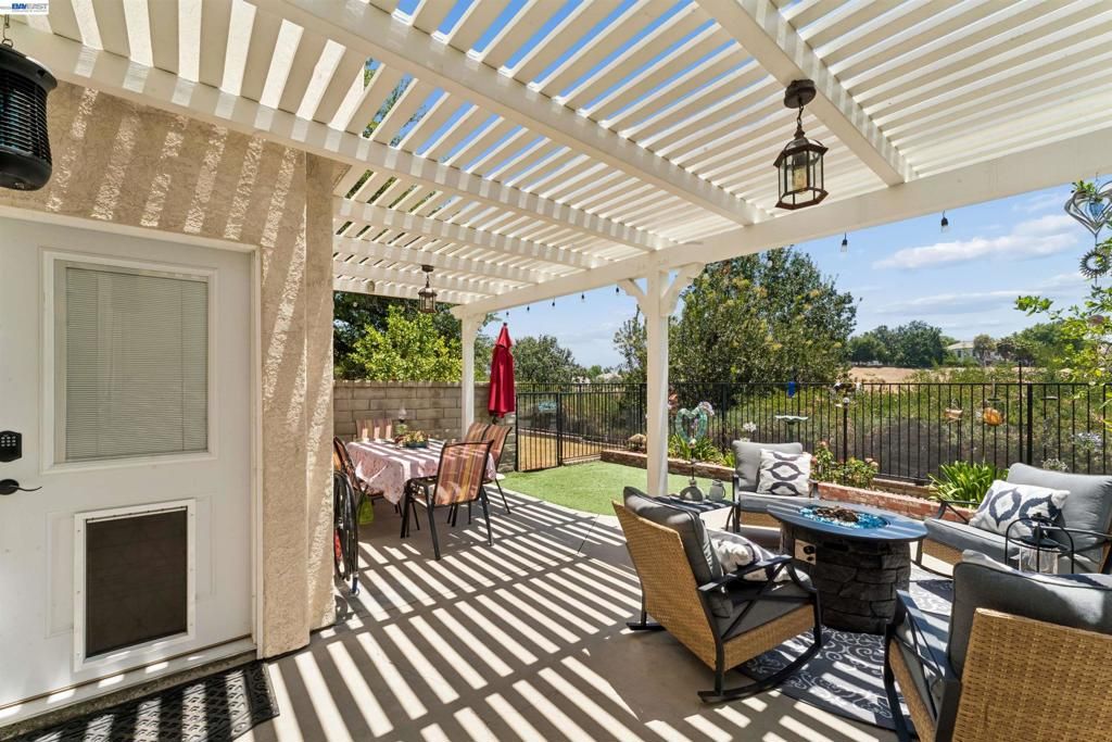Image 33 of property listing at 24448 Hampton Dr B, Santa Clarita, CA 91355