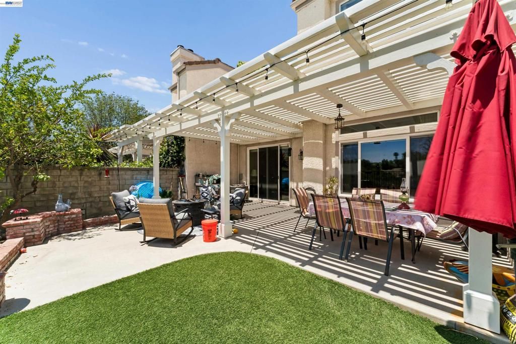 Image 34 of property listing at 24448 Hampton Dr B, Santa Clarita, CA 91355