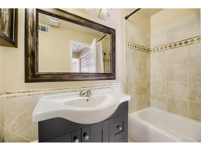 5755 W Atlantic Pl 202, Lakewood, CO 80227