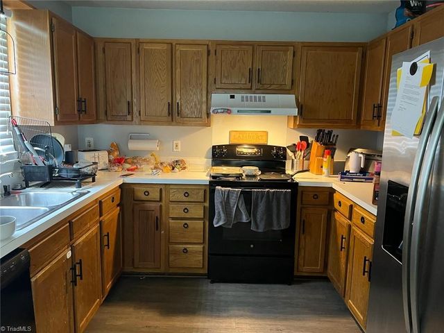 2715 Castle Croft Road, Greensboro, NC 27407
