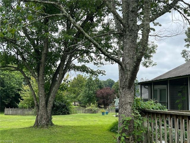 2715 Castle Croft Road, Greensboro, NC 27407
