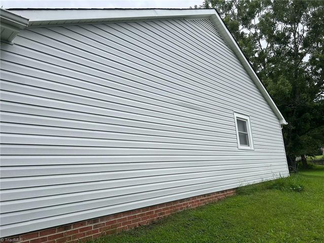 2715 Castle Croft Road, Greensboro, NC 27407