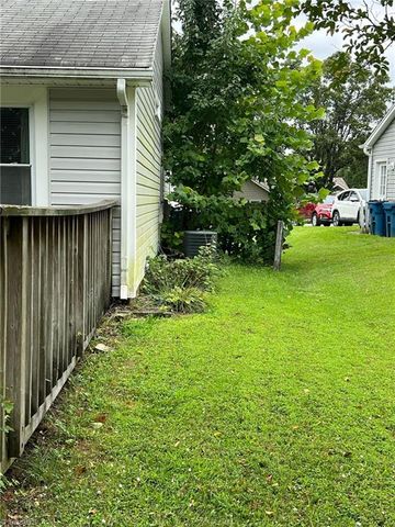 2715 Castle Croft Road, Greensboro, NC 27407