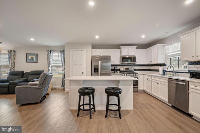 302 ALEZACH DR, Dover, DE 19901