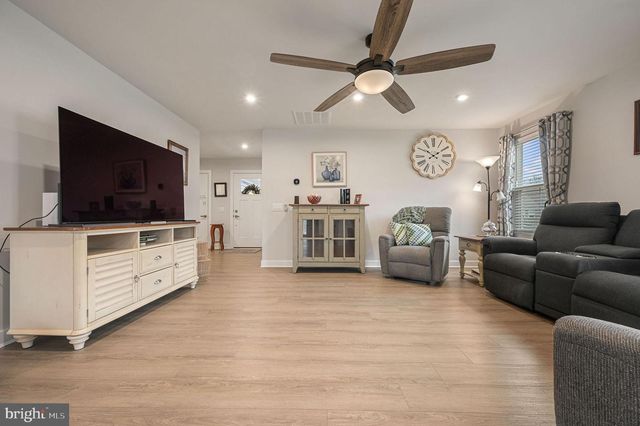 302 ALEZACH DR, Dover, DE 19901