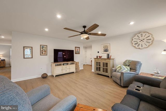 302 ALEZACH DR, Dover, DE 19901