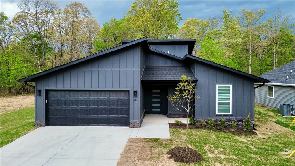4 Shetland Circle, Bella Vista, AR 72715