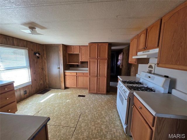 15305 Texas Road, St Robert, MO 65584